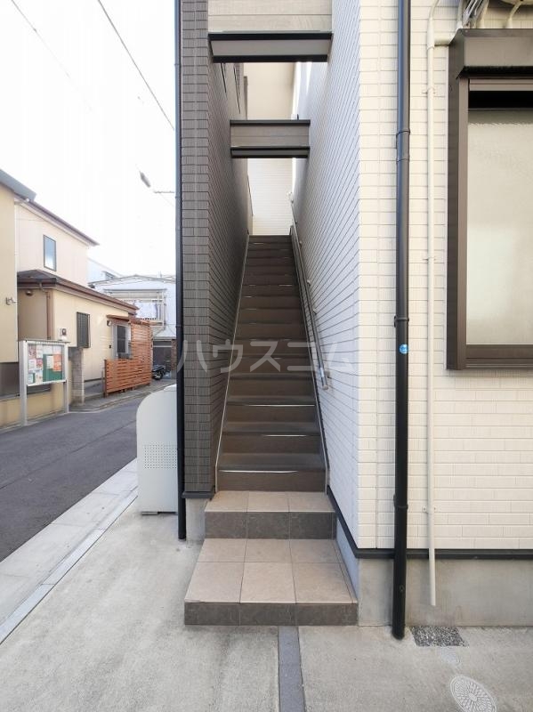 13/23 エントランス