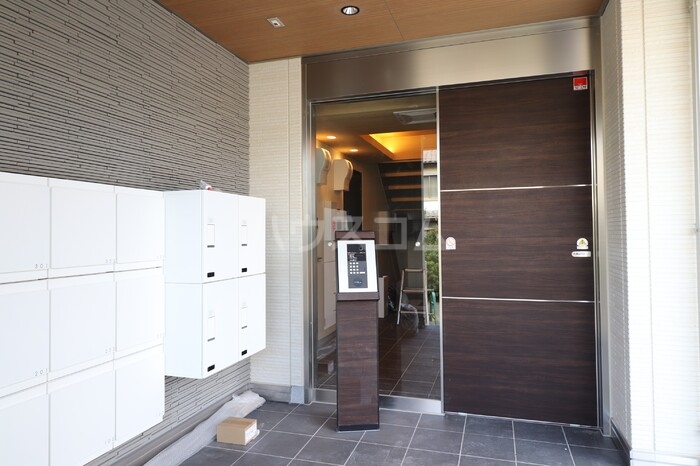 23/30 エントランス