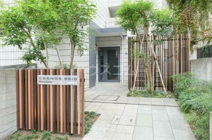 17/27 エントランス