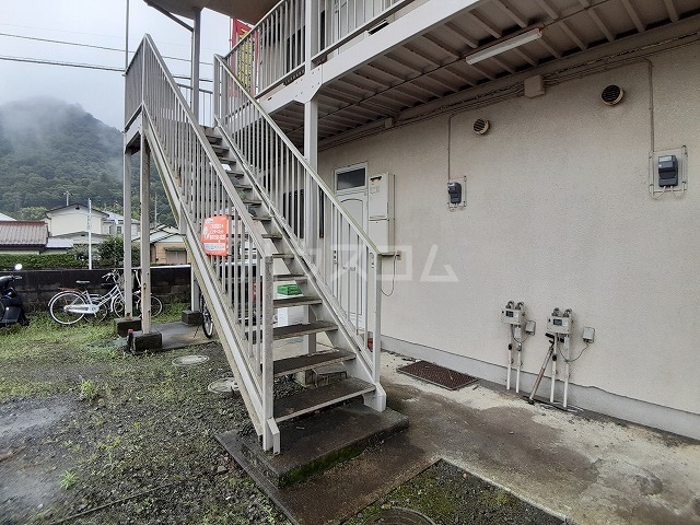 21/23 エントランス