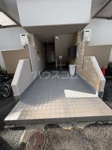 26/30 エントランス