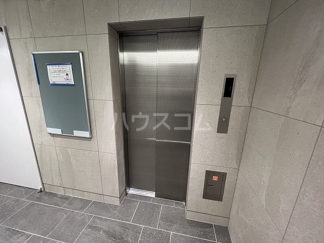 27/30 エントランス