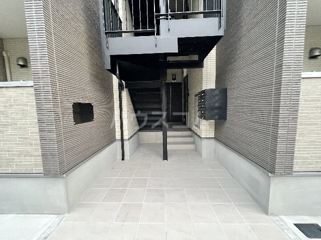 21/30 エントランス