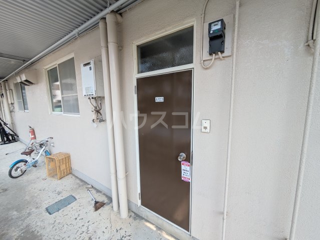 26/30 エントランス