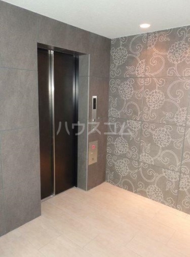 18/26 エントランス