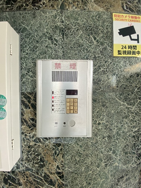 19/27 エントランス