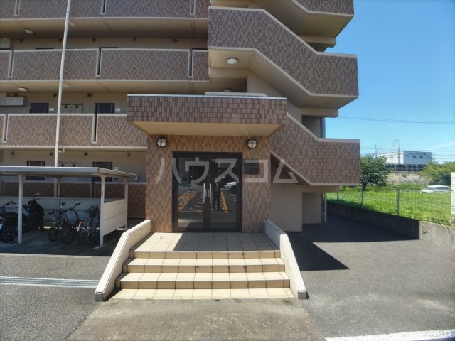 24/30 エントランス