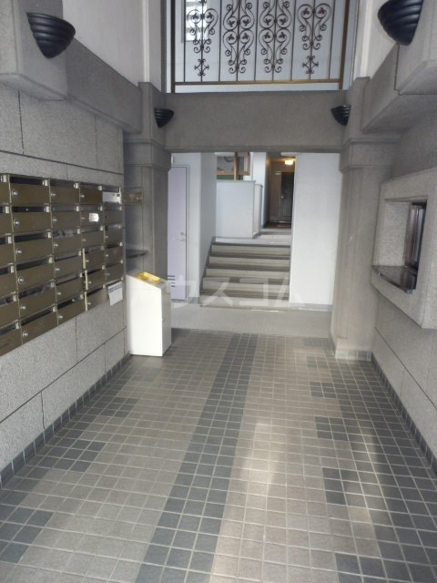 23/26 エントランス