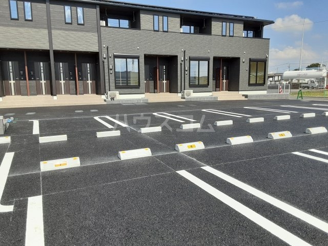 22/28 駐車場