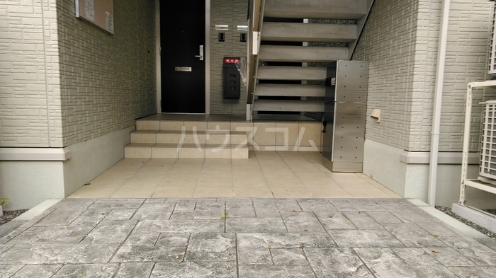 18/26 エントランス