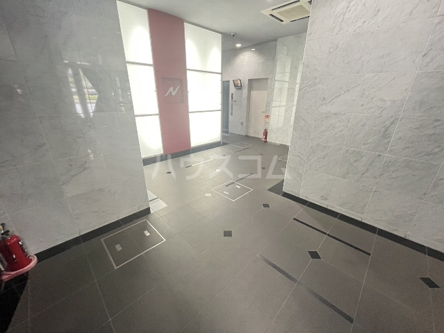 25/30 エントランス