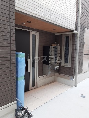 20/21 エントランス