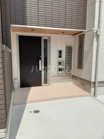 27/30 エントランス