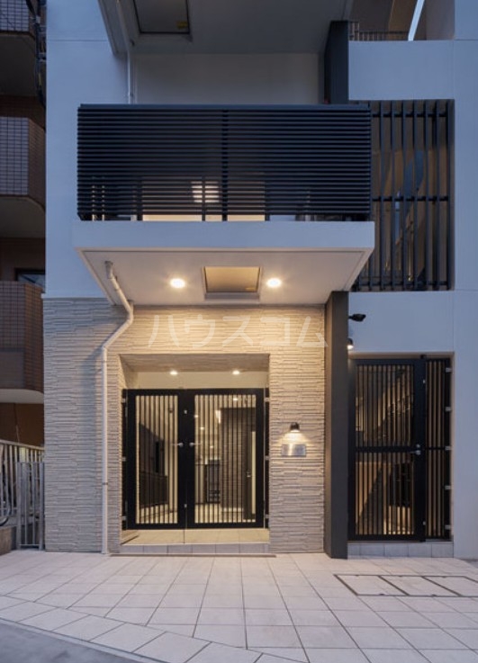 28/30 エントランス