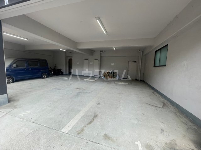 28/30 駐車場