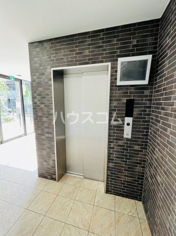 21/30 エントランス