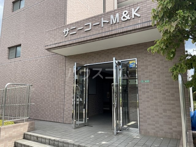 27/30 エントランス