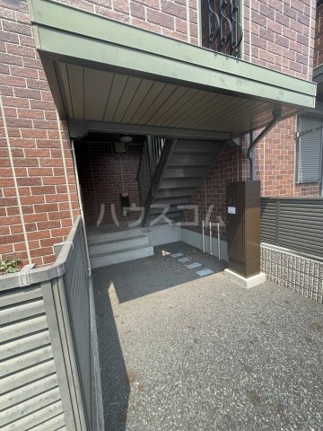 23/30 エントランス