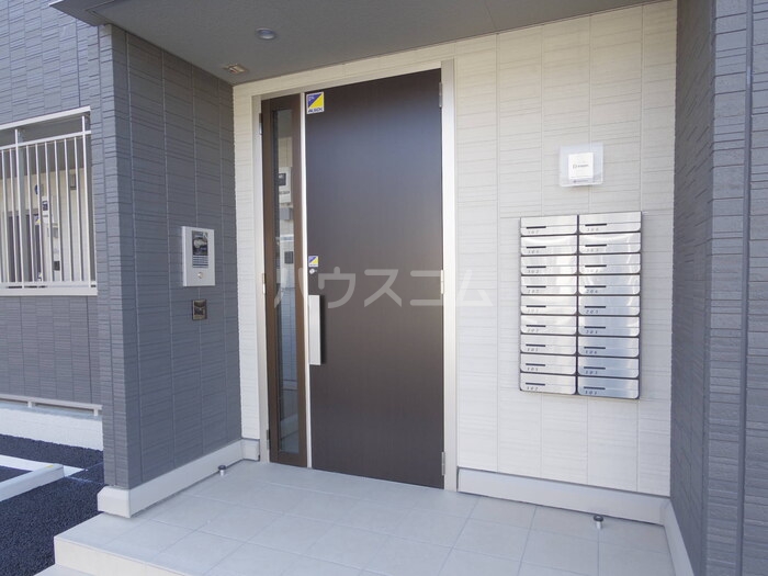 18/27 エントランス