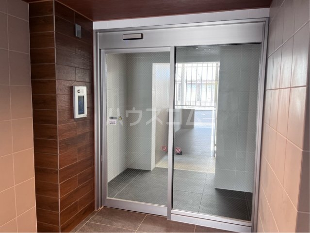 18/26 エントランス