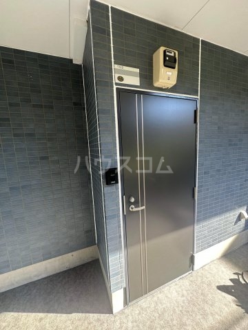 27/30 エントランス