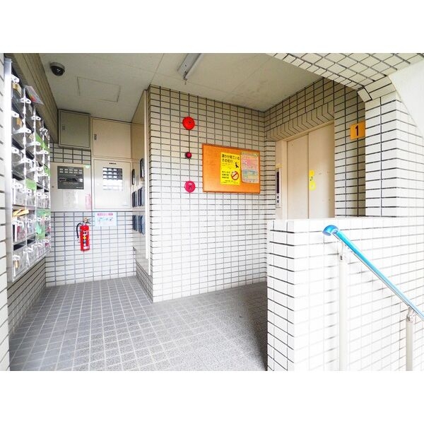 13/16 エントランス