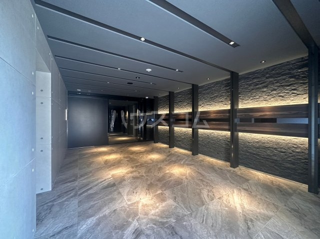 25/30 エントランス