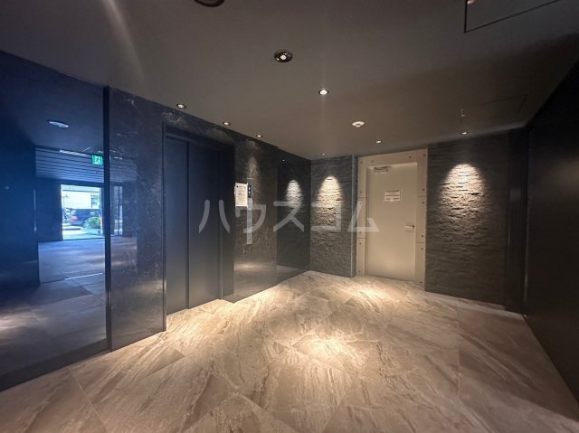 26/30 エントランス