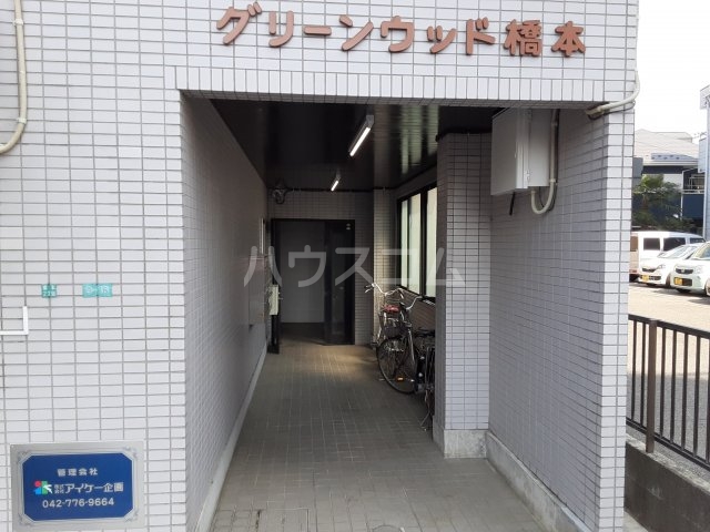 21/30 エントランス