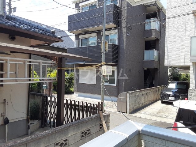 22/30 エントランス