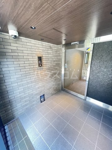 21/30 エントランス