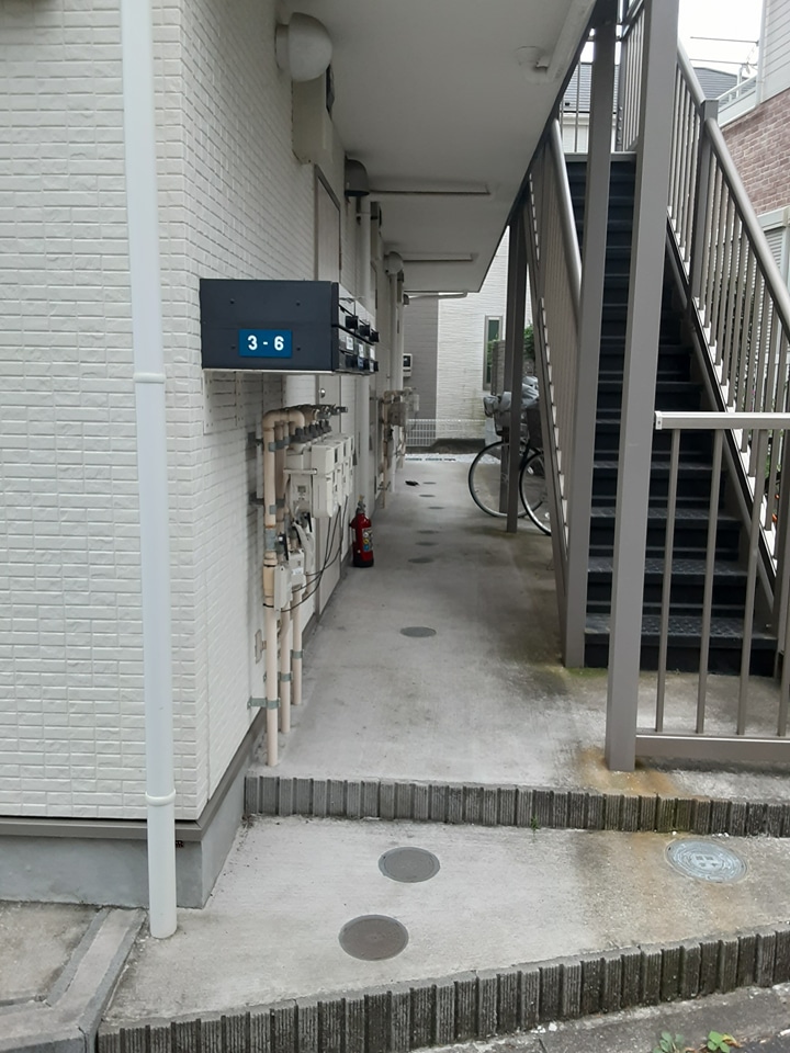 28/30 エントランス