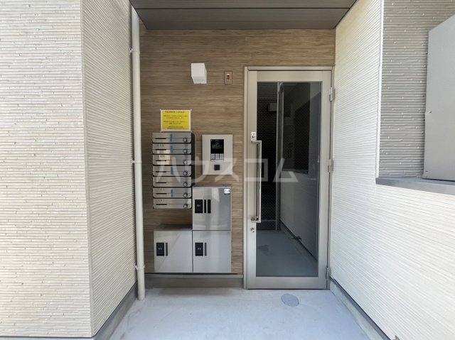 21/30 エントランス