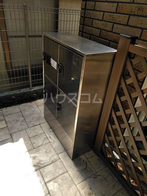 23/30 エントランス