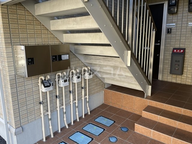 19/30 エントランス