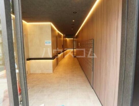 18/24 エントランス