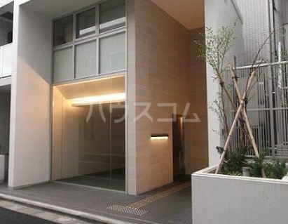 18/22 エントランス