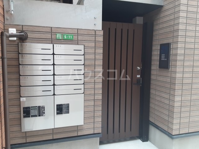 18/28 エントランス