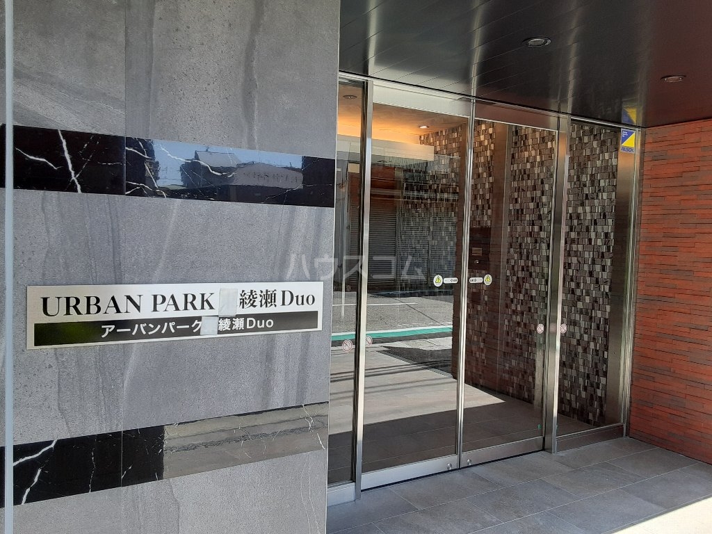 28/30 エントランス