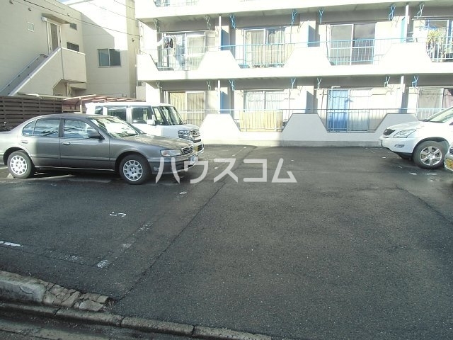 16/17 駐車場
