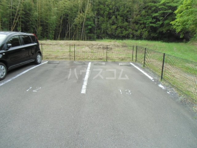 24/27 駐車場