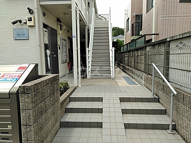 27/30 エントランス