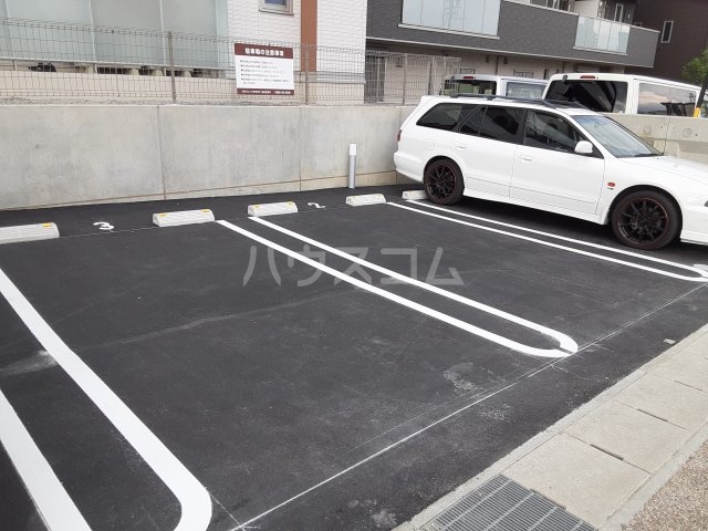 26/30 駐車場