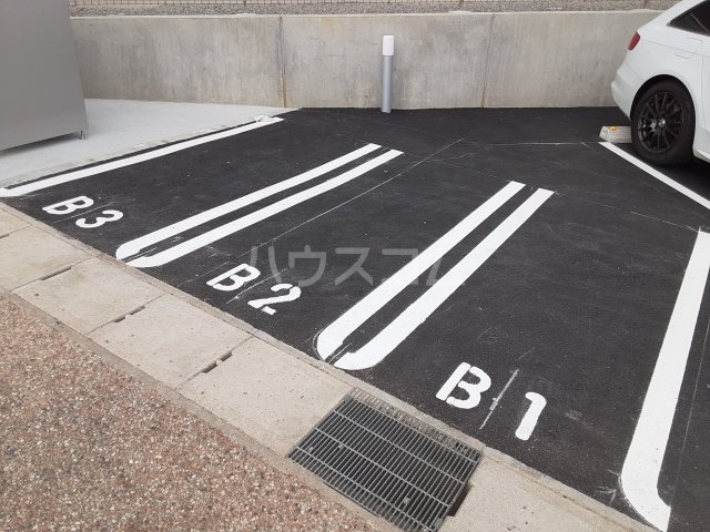 27/30 駐車場