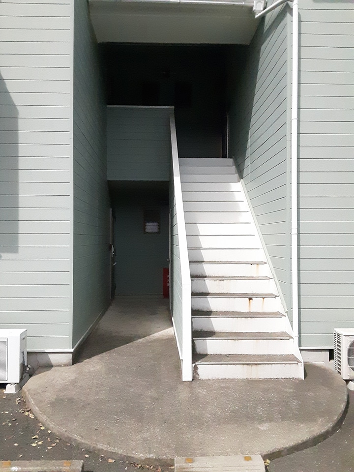 27/30 エントランス