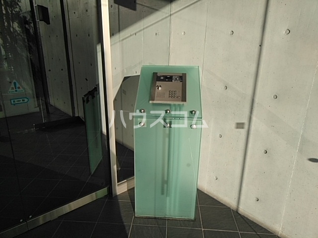 24/30 エントランス