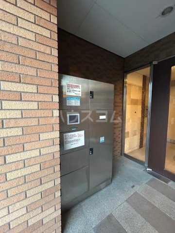 24/30 エントランス