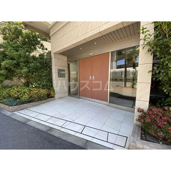 23/30 エントランス