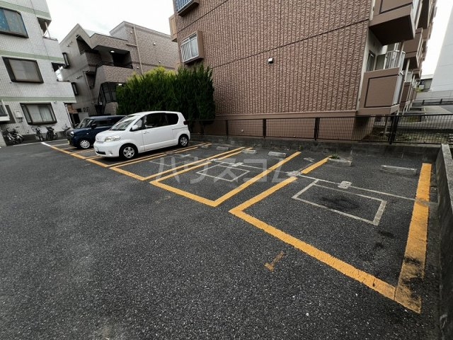 23/30 駐車場