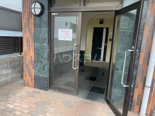 19/30 エントランス